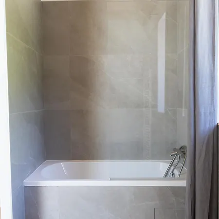 Bed & Breakfast Maison Serrioux Cholonge